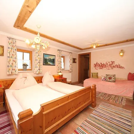 Ferienalm Grojerhof 아파트